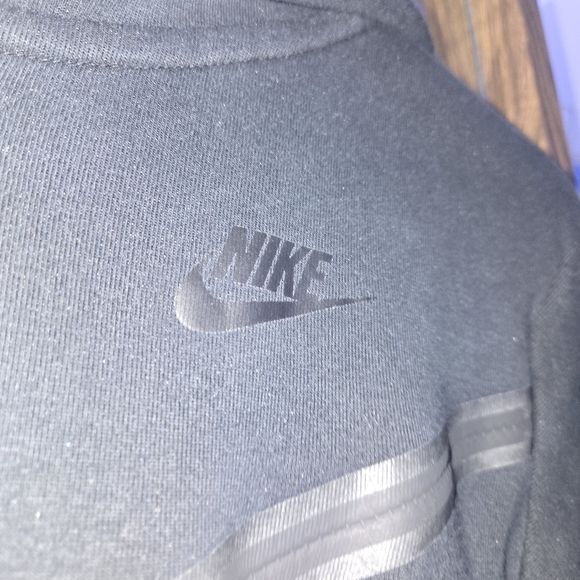 Black nike tech hoodie - Picture 3 of 3